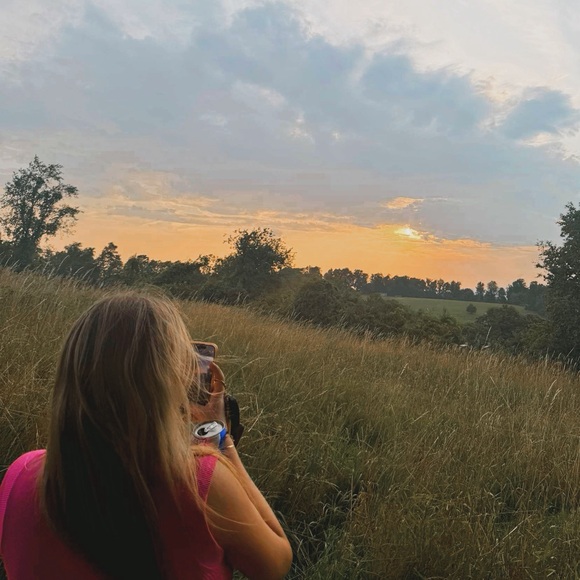 Meet your Posher, Raeanne :)) - Picture 2 of 2